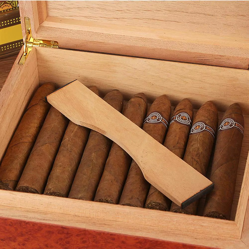 GALINER Classic Cigar Humidor Box Cedar Wood Case W/ Magnets Hygrometer Humidifier for Cigars Travel Humidor